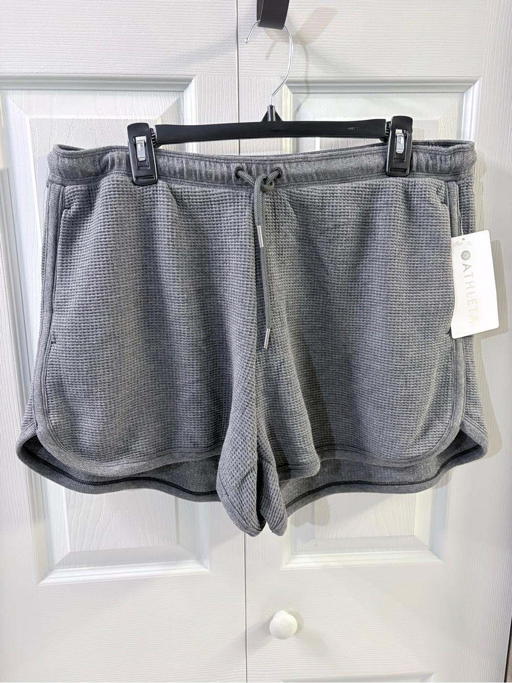 NWT Athleta Tranquil Mid Rise Waffle Short gray size xl 3” inseam 18” waist